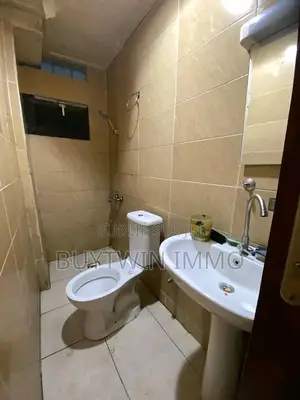 3chbre Appartement dans Appartement, Moungali à Louer