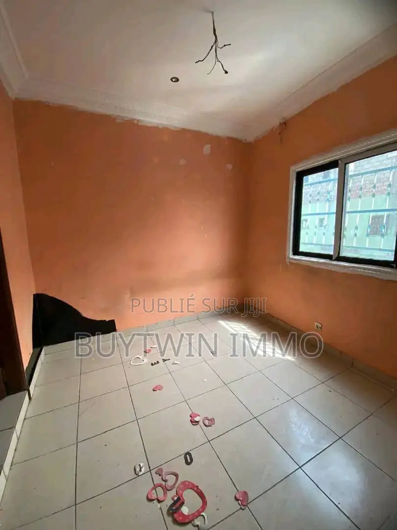 3chbre Appartement dans Appartement, Moungali à Louer