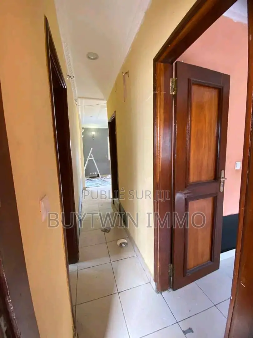 3chbre Appartement dans Appartement, Moungali à Louer