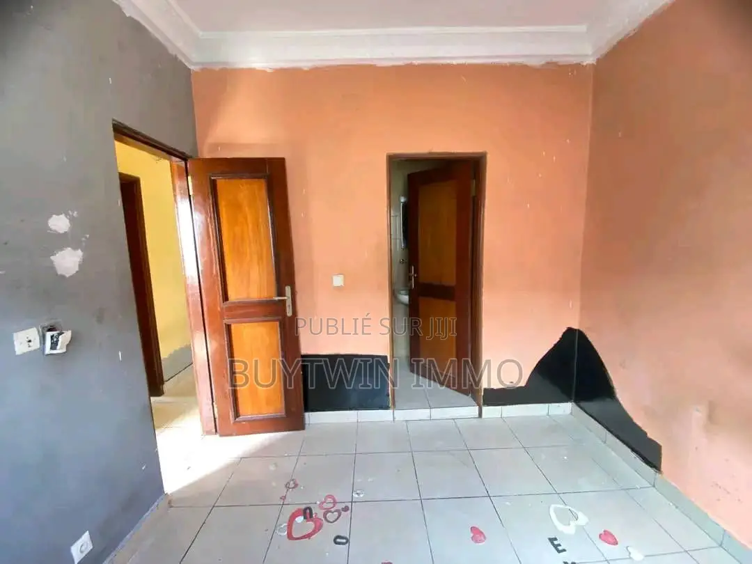 3chbre Appartement dans Appartement, Moungali à Louer