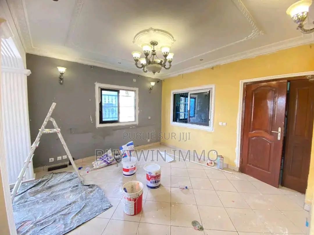 3chbre Appartement dans Appartement, Moungali à Louer
