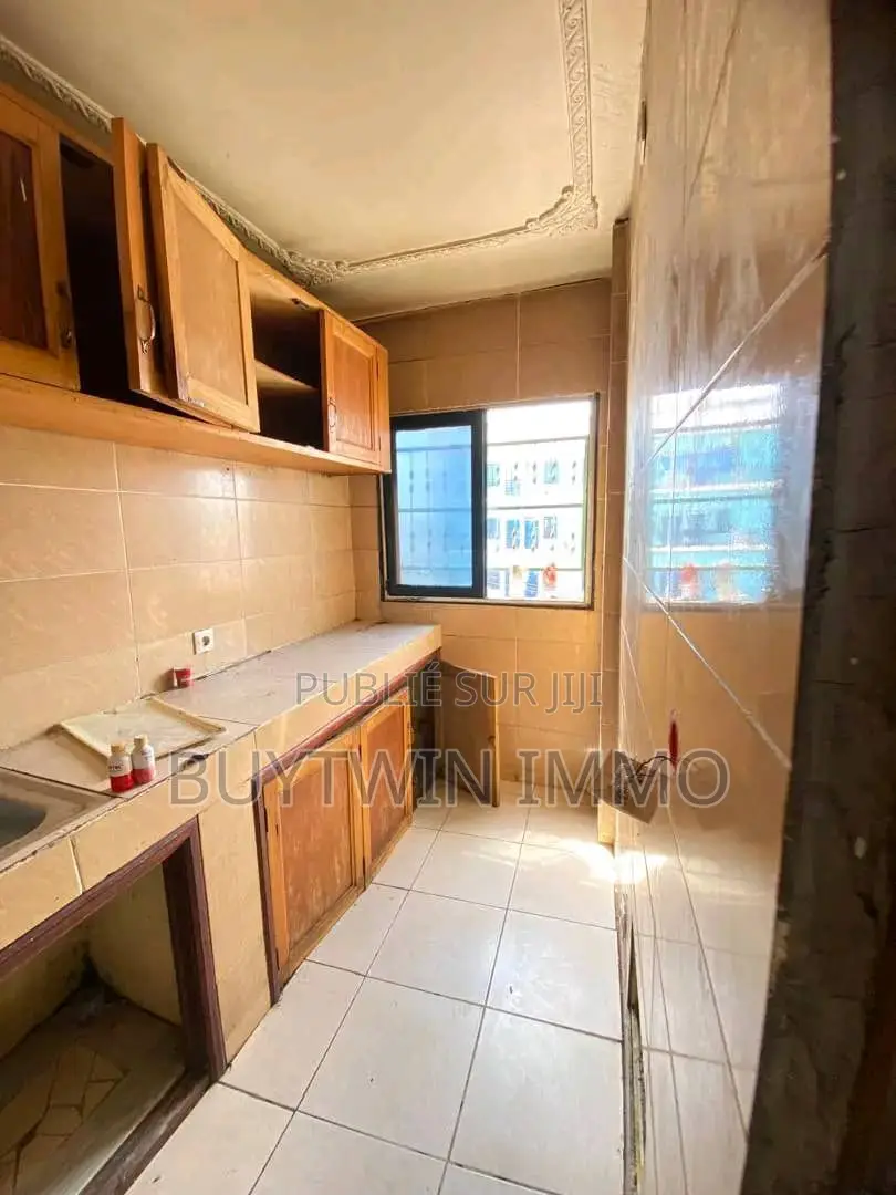 3chbre Appartement dans Appartement, Moungali à Louer