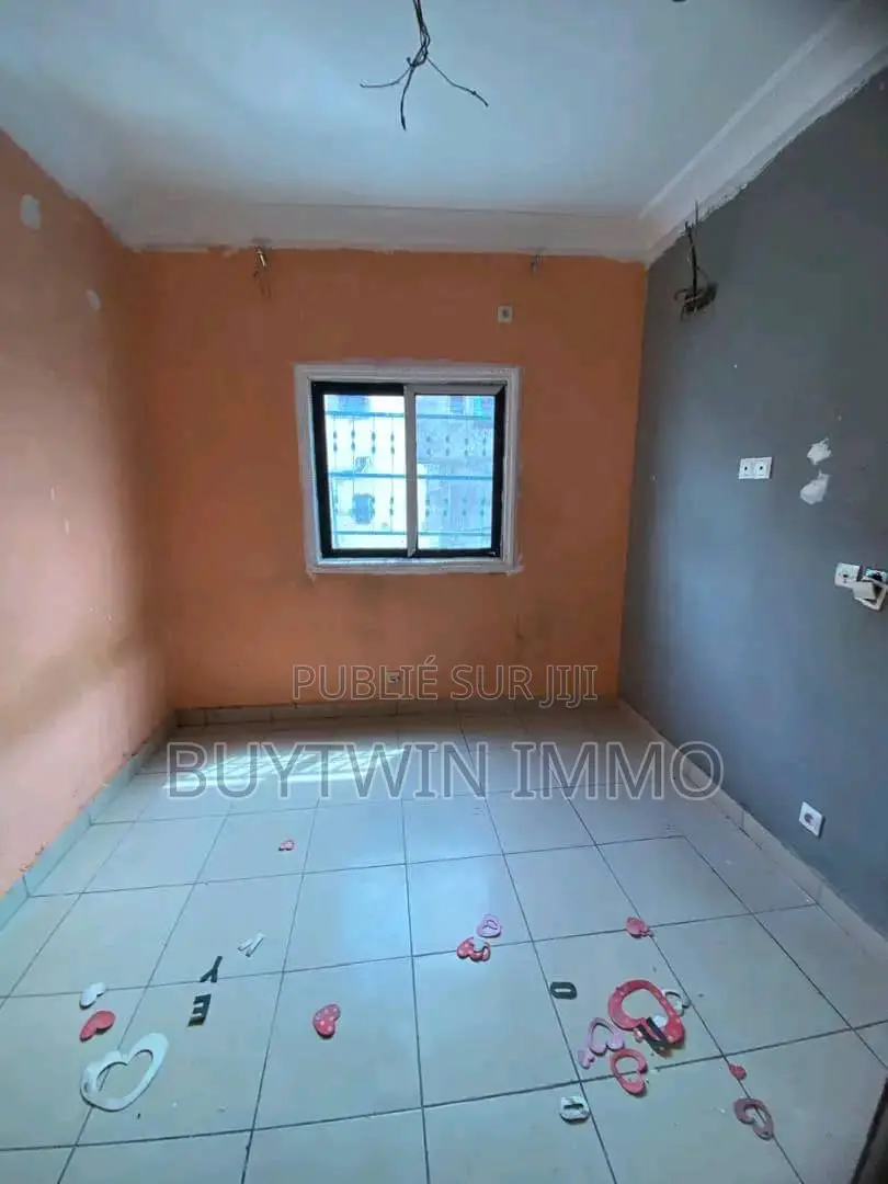 3chbre Appartement dans Appartement, Moungali à Louer