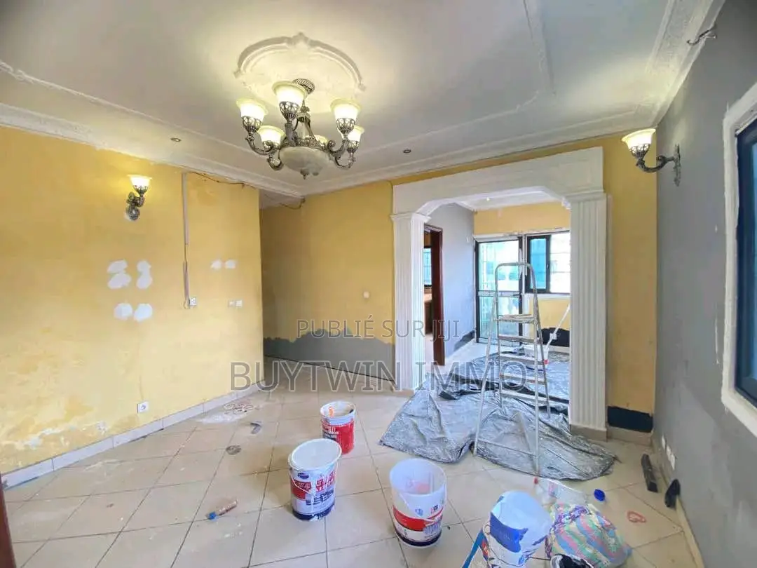 3chbre Appartement dans Appartement, Moungali à Louer