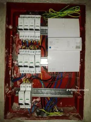 Électricien Bâtiment Et Industriel