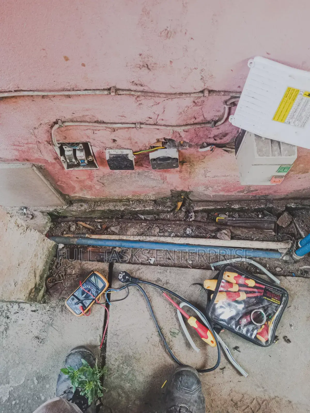 Électricien Bâtiment Et Industriel