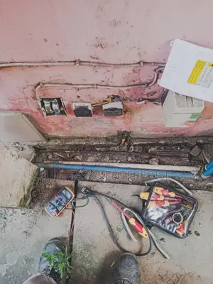 Électricien Bâtiment Et Industriel