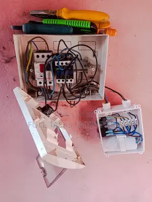 Électricien Bâtiment Et Industriel