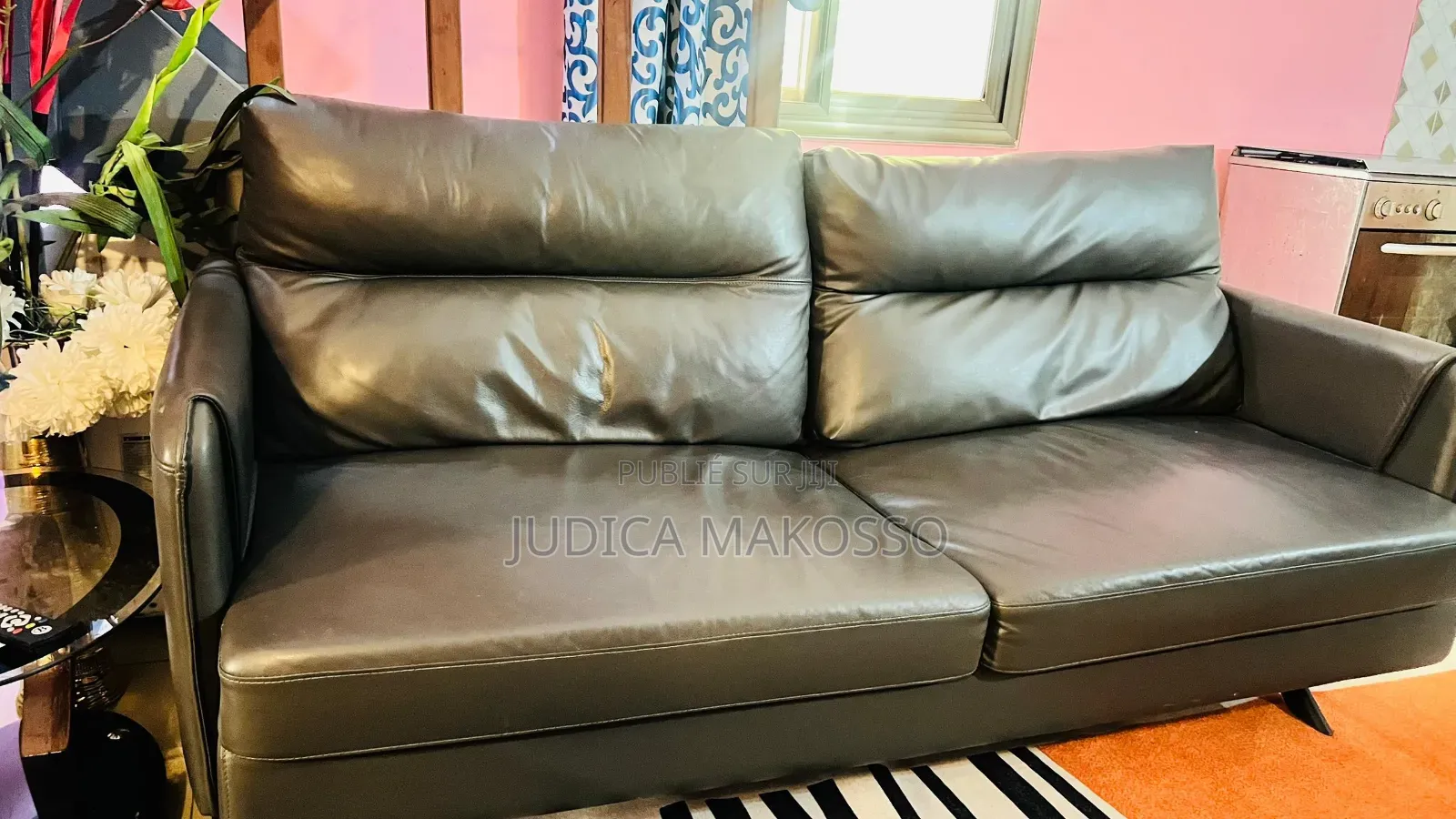 Un Salon De Fauteuil Ultra Cuir