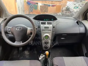 Toyota Yaris 2010 Noir