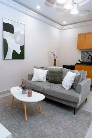 Furnished 2chbre Appartement dans Maison D'Emma, Lumumba à Louer