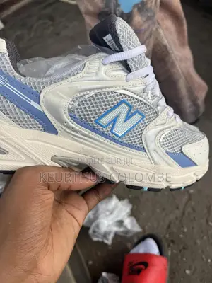 Paire De Baskets À 11000fc