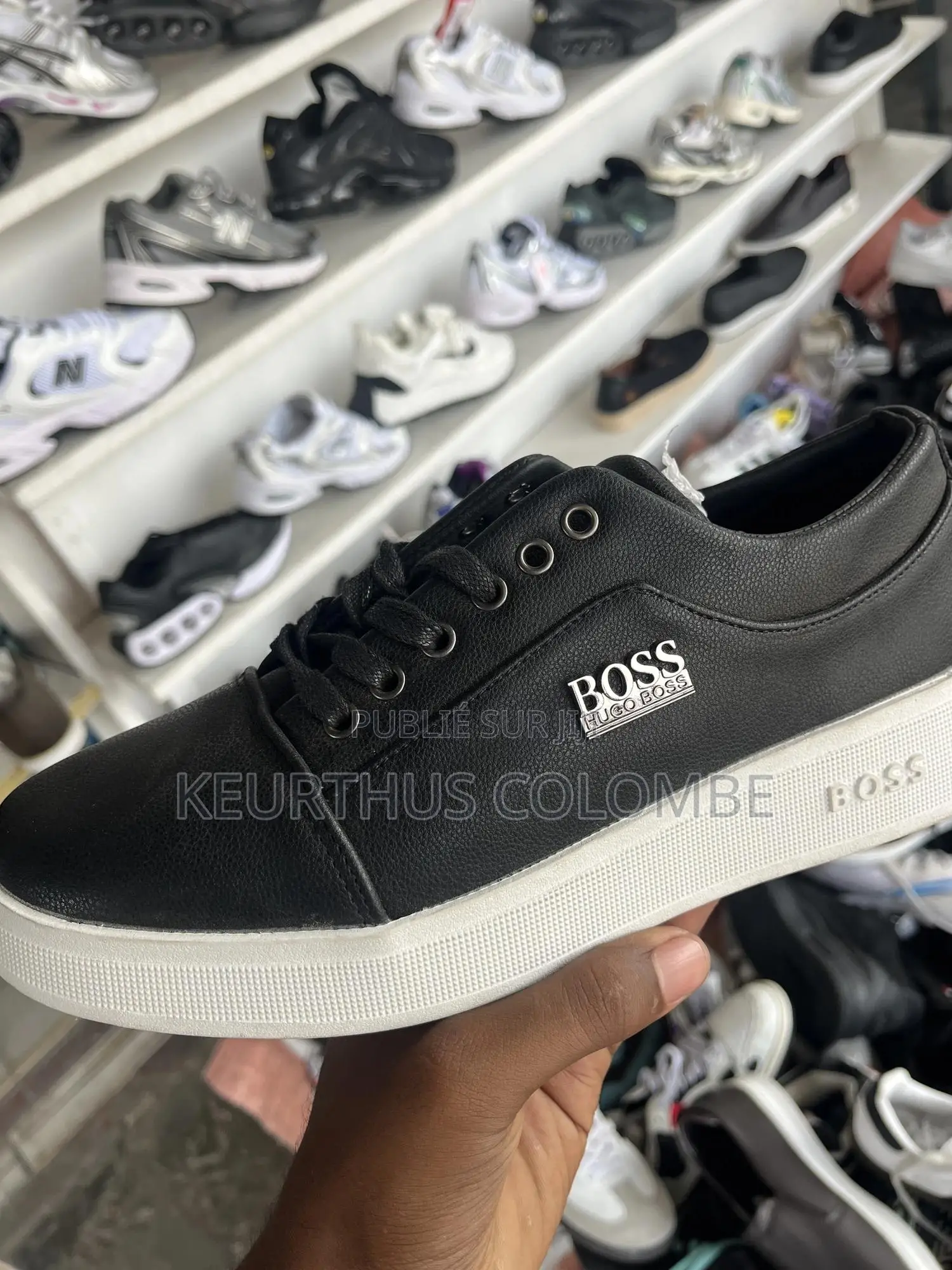 Paire De Baskets À 11000fc