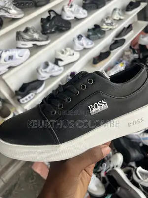 Paire De Baskets À 11000fc