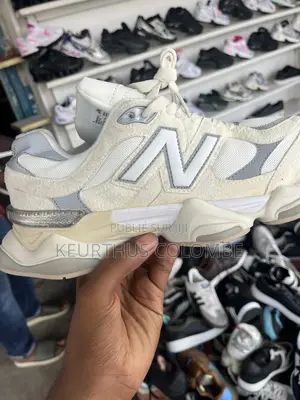 Paire De Baskets À 11000fc