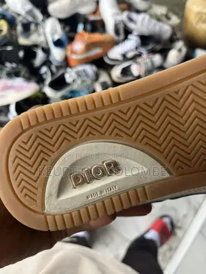 Paire De Baskets À 11000fc