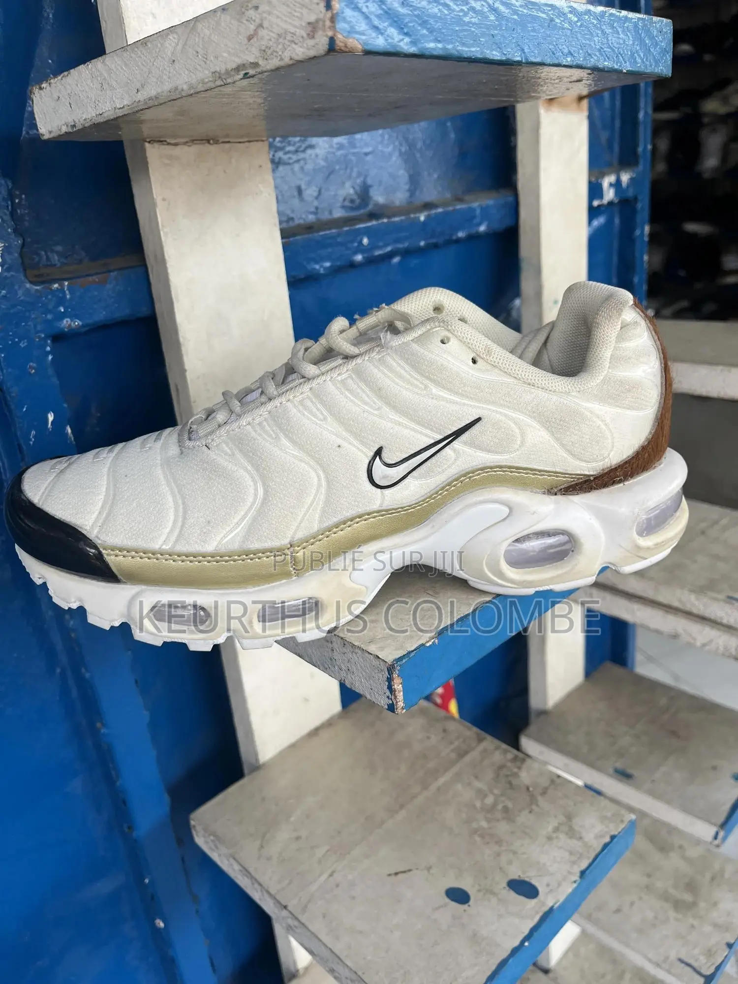 Paire De Baskets À 11000fc