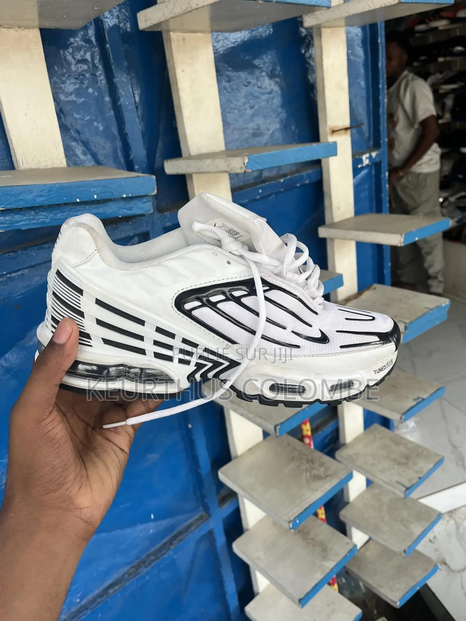 Paire De Baskets À 11000fc