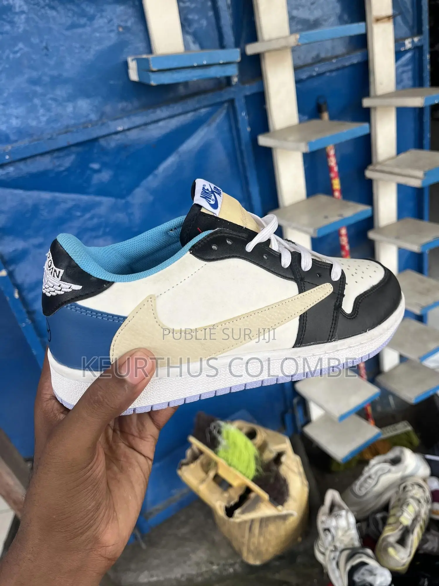 Paire De Baskets À 11000fc