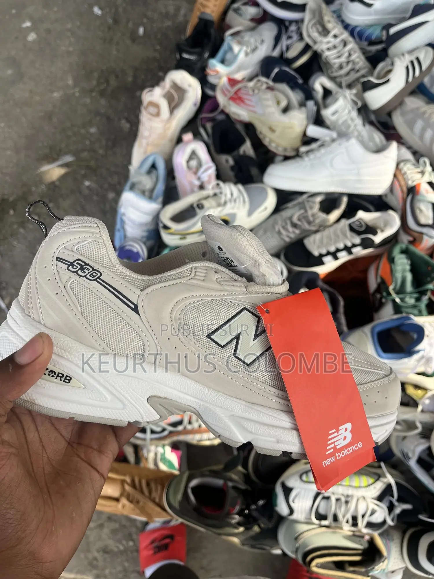 Paire De Baskets À 11000fc