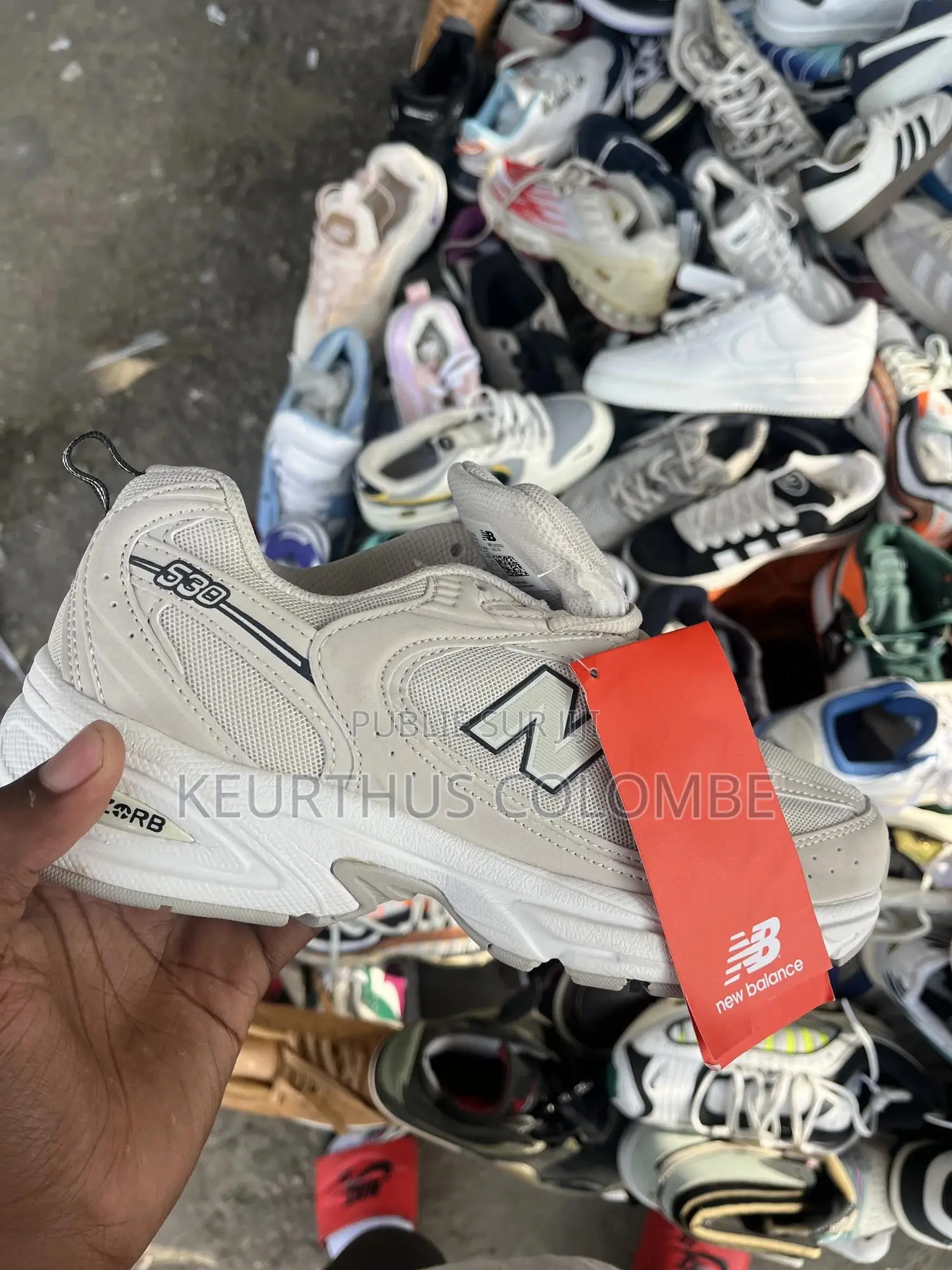 Paire De Baskets À 11000fc