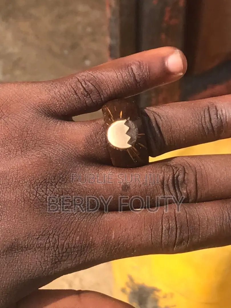 Bague Artisanale Faite Par Les Noix