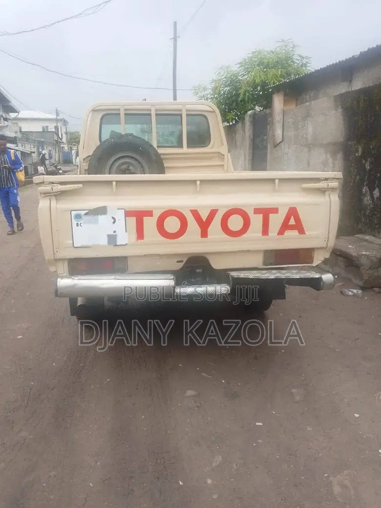 Toyota Land Cruiser 2014 Jaune