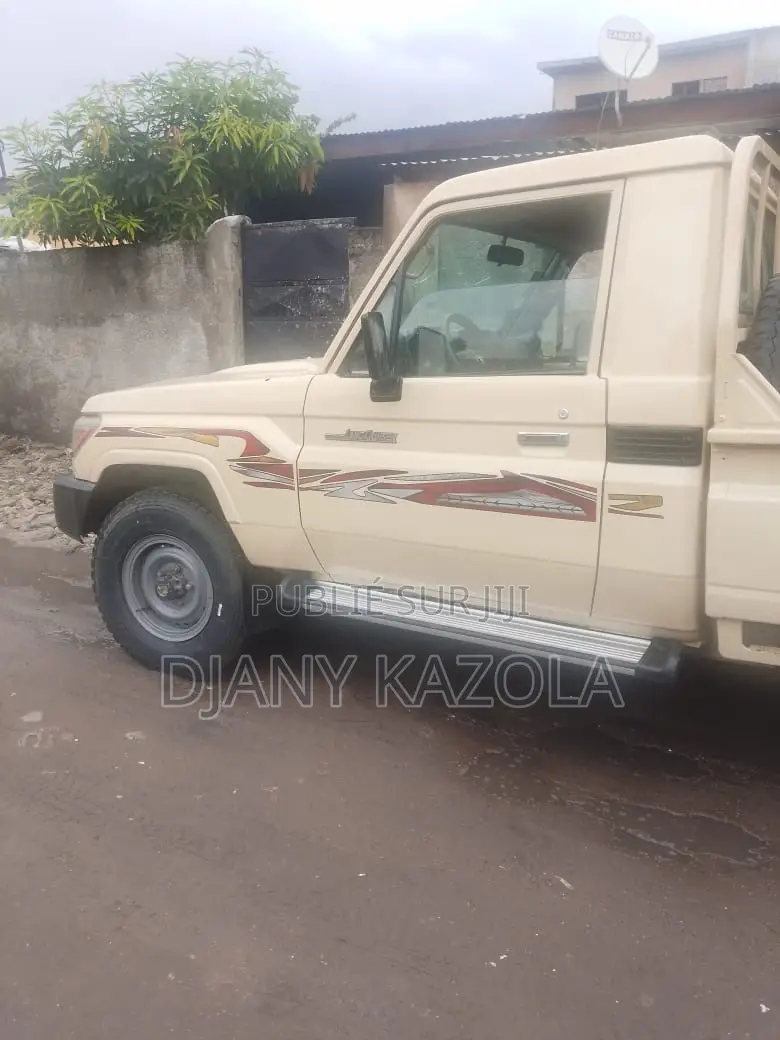Toyota Land Cruiser 2014 Jaune