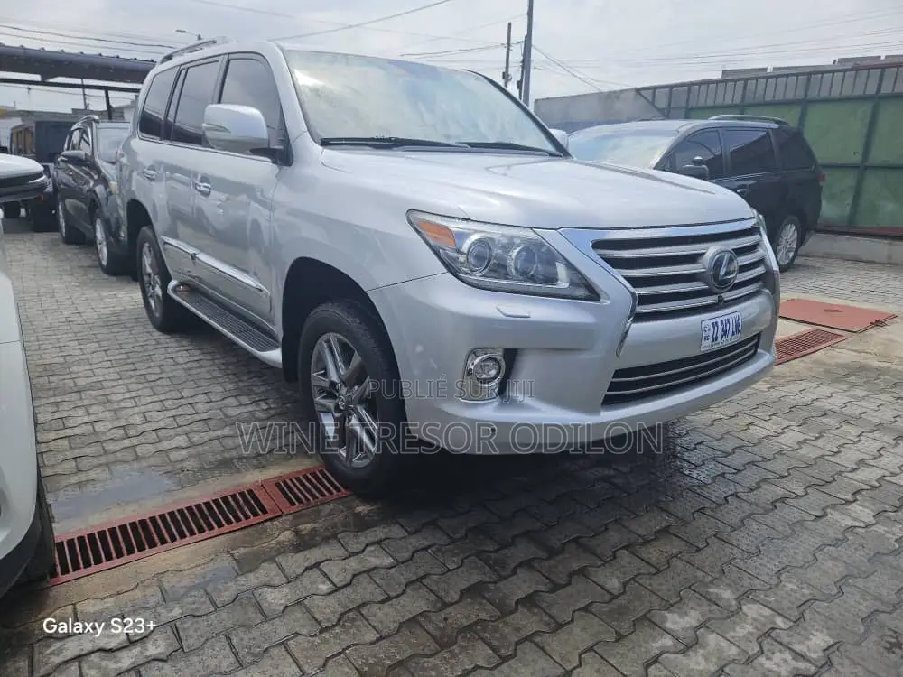 Lexus LX 570 (5 seats) AWD 2016 Gris