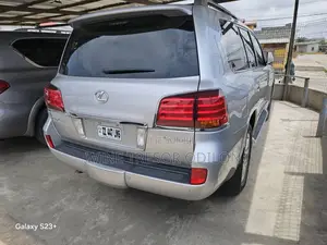 Lexus LX 570 (5 seats) AWD 2016 Gris