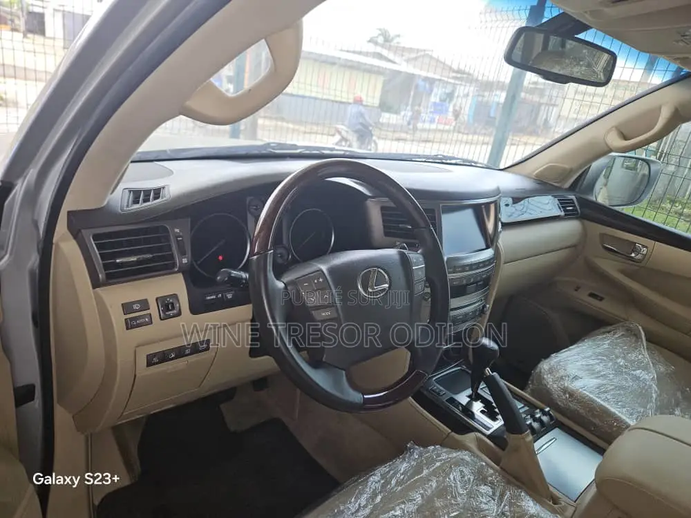 Lexus LX 570 (5 seats) AWD 2016 Gris