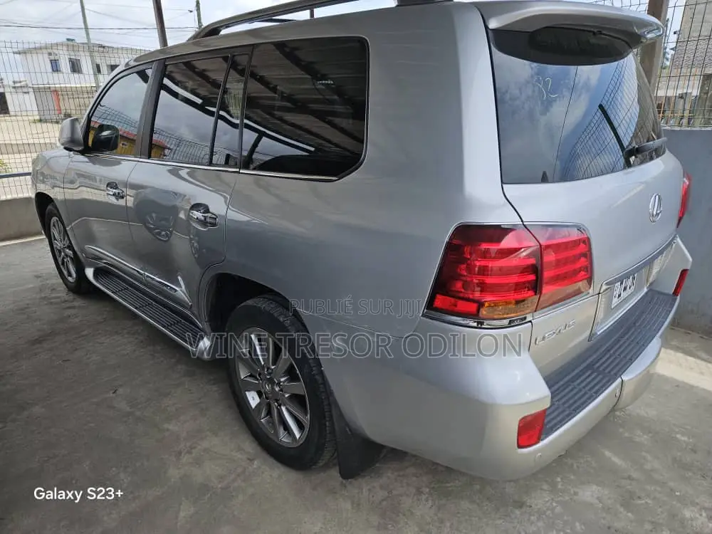 Lexus LX 570 (5 seats) AWD 2016 Gris