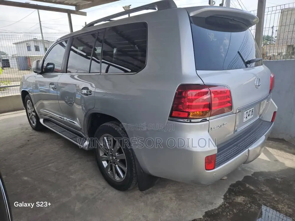 Lexus LX 570 (5 seats) AWD 2016 Gris