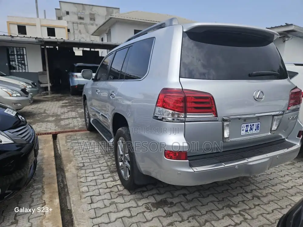 Lexus LX 570 (5 seats) AWD 2016 Gris