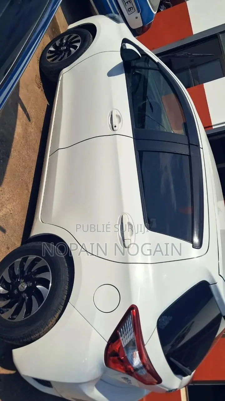 Toyota Vitz 2019 Blanc