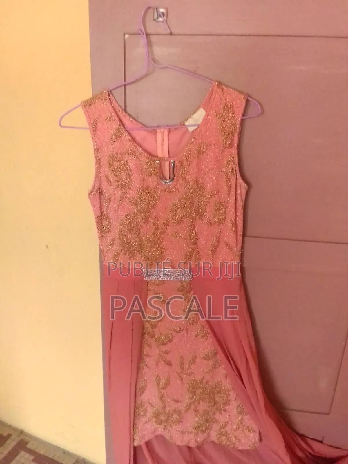 Robe À Vendre