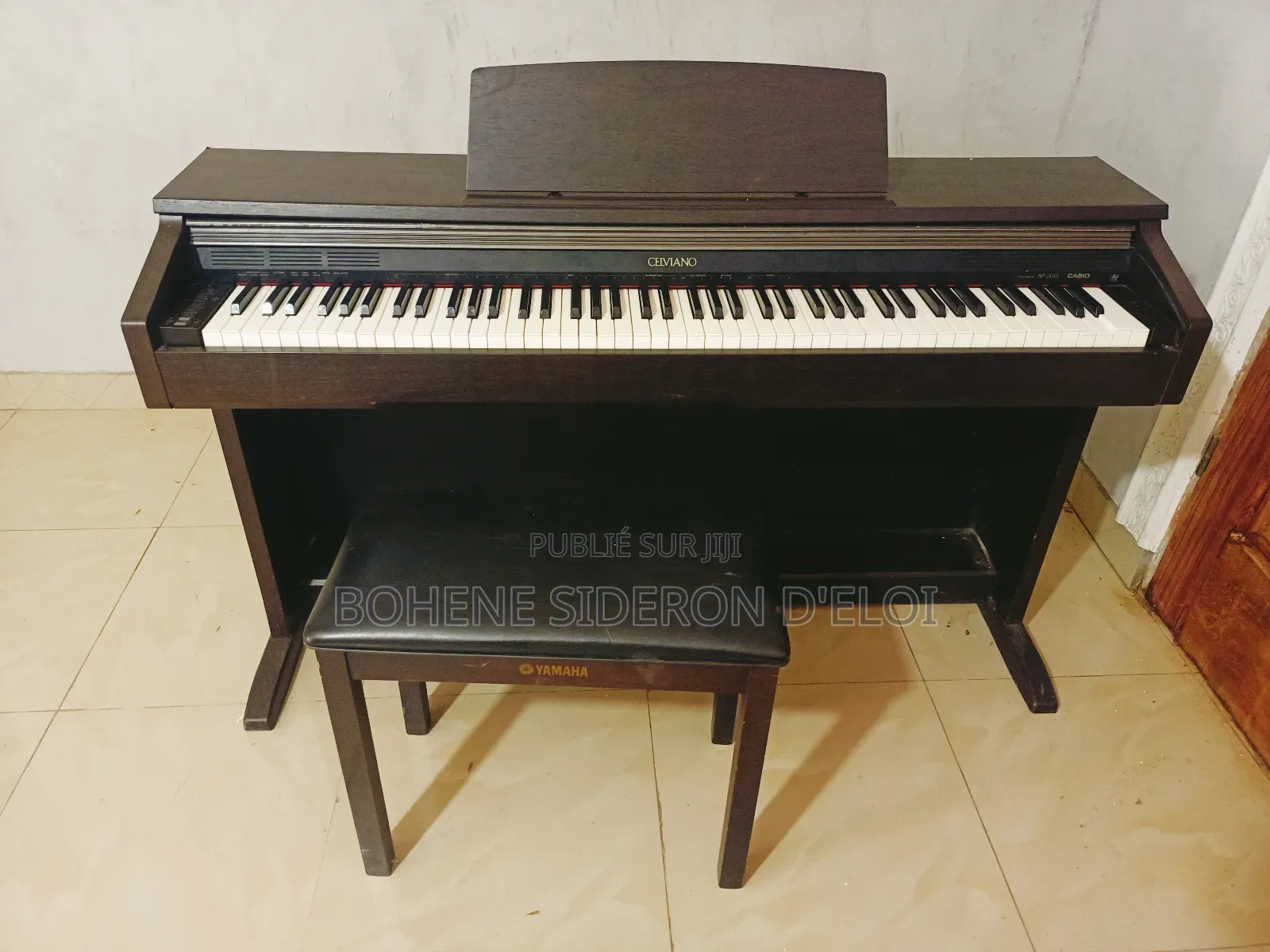 Piano Celviano À Vendre Avec 4 Touche Non Opérationnels (Réparables)