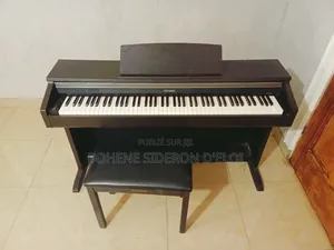 Piano Celviano À Vendre Avec 4 Touche Non Opérationnels (Réparables)