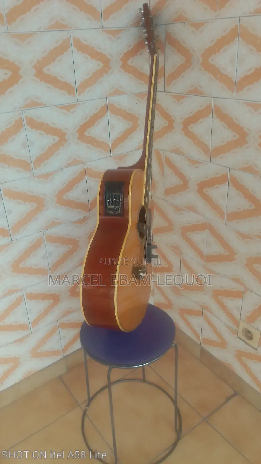 Guitare Acoustique Équipée d'Un Micro De Guitare Électrique