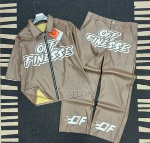 Ensemble De Vêtements De Style Streetwear Comprenant Une Veste