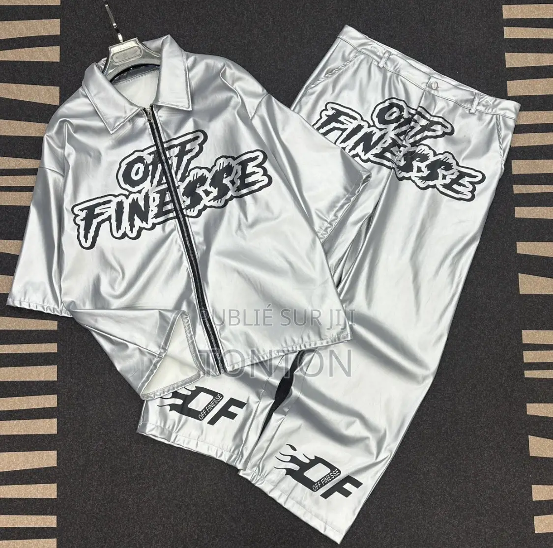 Ensemble De Vêtements De Style Streetwear Comprenant Une Veste