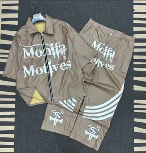 Ensemble De Vêtements De Style Streetwear Comprenant Une Veste