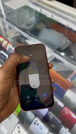 Apple iPhone 11 64 GB Rouge