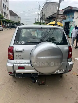 Nouveau Toyota RAV4 2.0 4x4 2005 Gris