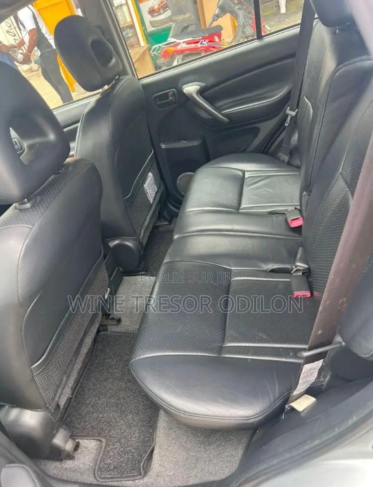 Nouveau Toyota RAV4 2.0 4x4 2005 Gris