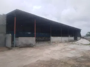 3chbre Blocs d'appartements dans Loandjili à Louer