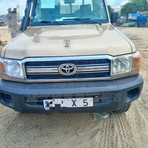 Toyota Land Cruiser 79 Series 1999 Marron