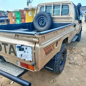 Toyota Land Cruiser 79 Series 1999 Marron