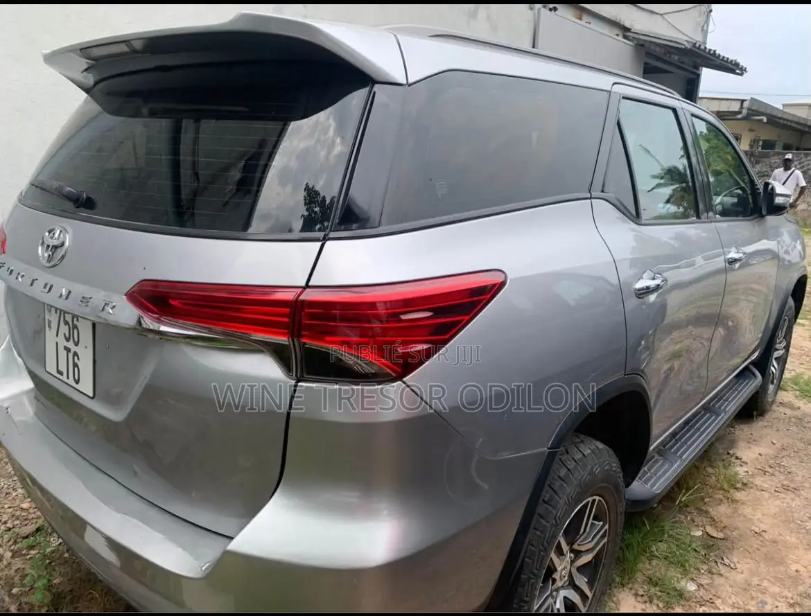 Toyota Fortuner 2.4 D AWD 2018 Gris