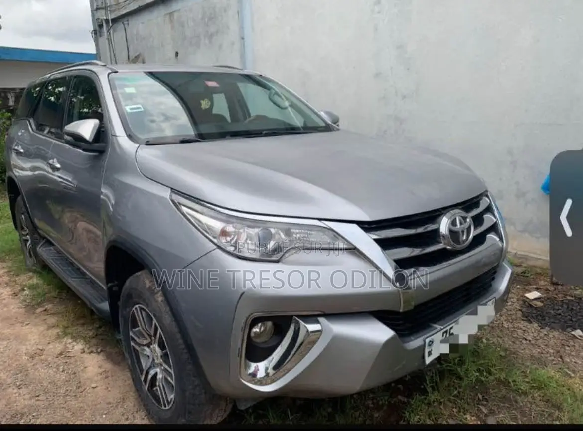 Toyota Fortuner 2.4 D AWD 2018 Gris